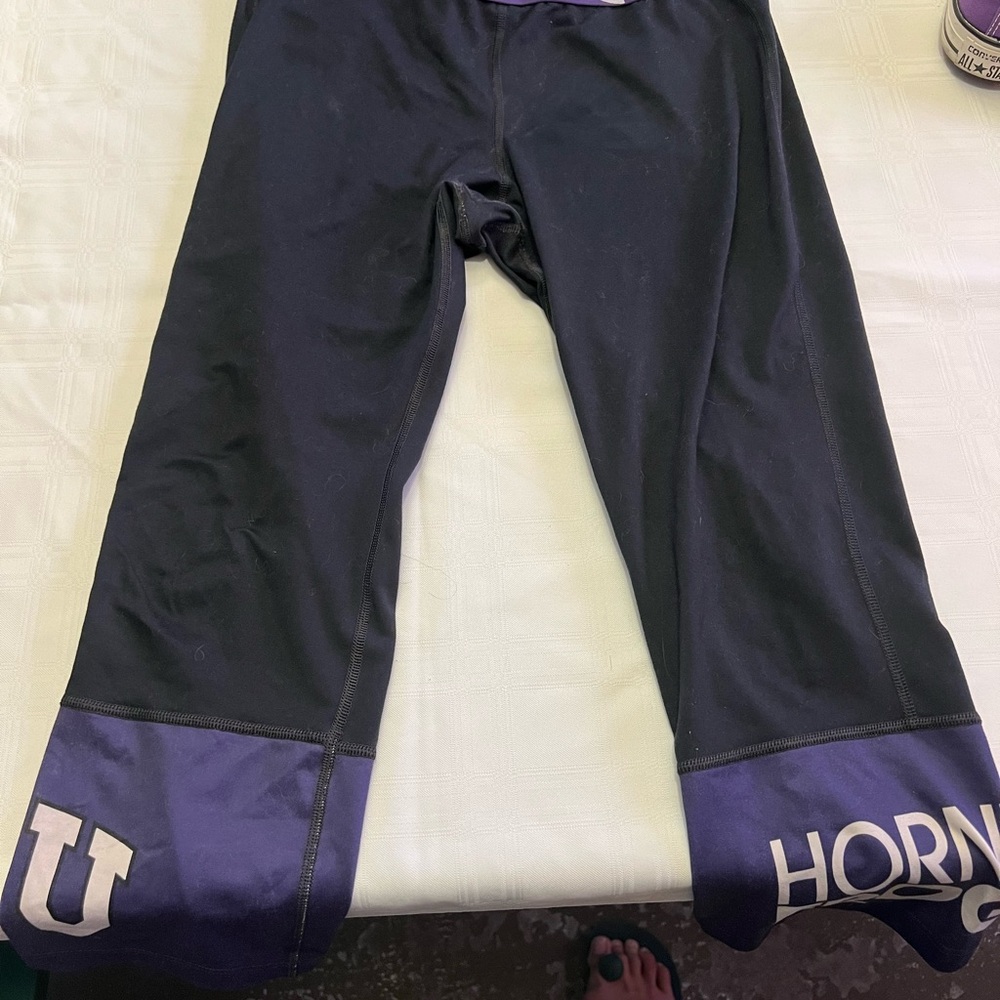 Under Armour Black and Purple Leggings Large TCU Horned Frogs Compression